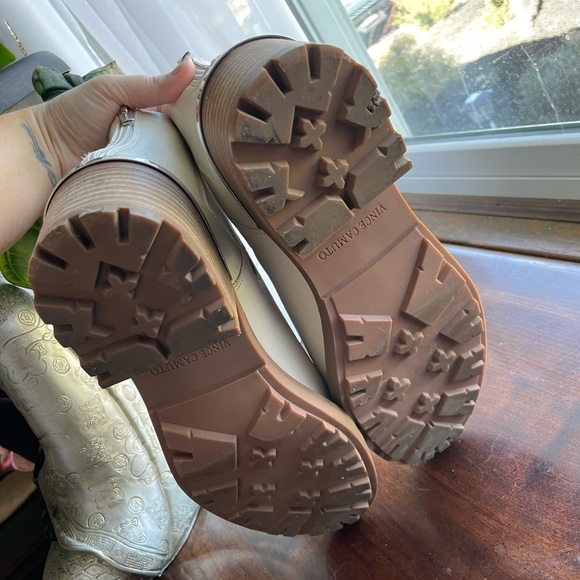 Vince Camuto bone colored Chelsea Boot - Picture 7 of 10